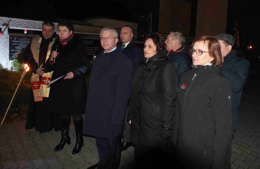 Miesięcznica smoleńska w Starachowicach (ZDJĘCIA)