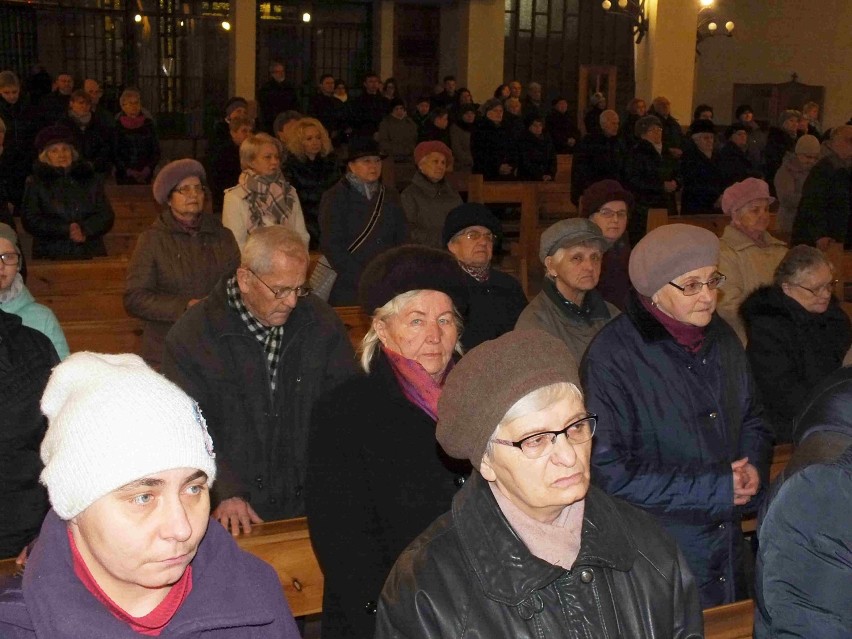 Miesięcznica smoleńska w Starachowicach (ZDJĘCIA)