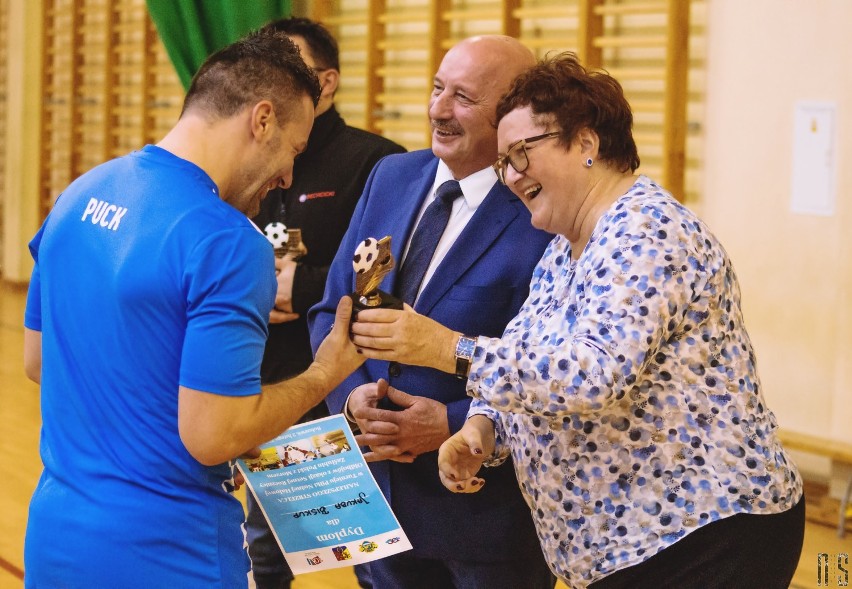 Pucczanie przed Zaślubinami Polski z Morzem 2020 wygrywają Zaślubinowy Halowy Turniej Piłki Nożnej Oldbojów w Bolszewie (2020)