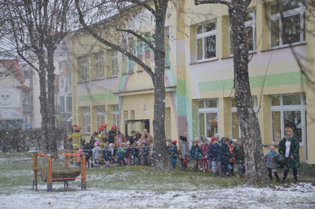 Ewakuacja w przedszkola w Nysie. Szaleniec straszy gazem bojowym.