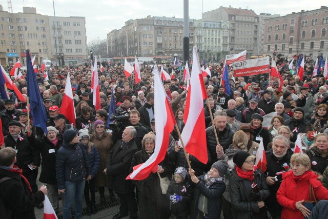 Manifestacja zwolenników KOD w Łodzi