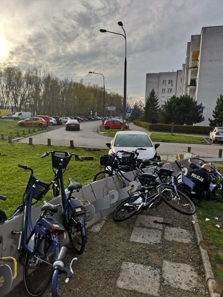 Traficar staranował stację rowerów Wavelo