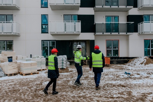 Przy ul. Celulozowej we Włocławku powstają cztery bloki z mieszkaniami na wynajem. Do użytku mają zostać oddane w drugiej połowie 2022 roku