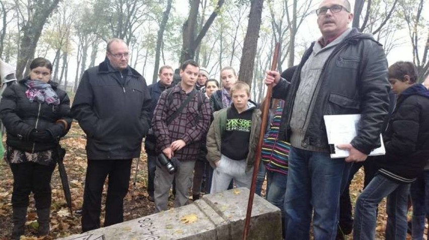 Mirosław Kuberka chce, aby brama na cmentarz ewangelicki była otwarta w określonych godzinach