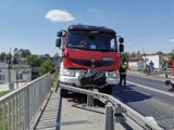 Wypadek w Jaksonku na dk74 i kolizja wozu strażackiego na moście w Sulejowie na dk12