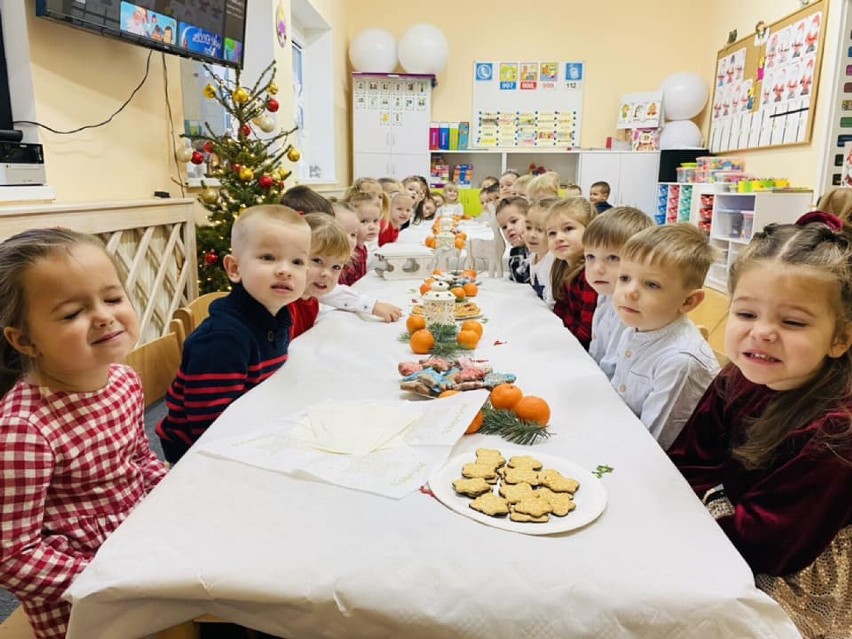 Wigilijny obiad i gwiazdor z prezentami, w przedszkolu w Stefanowie. Radości było co nie miara!