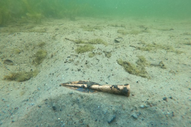 Zdjęcia z podwodnej ekspedycji archeologicznej w Jeziorze Biskupińskim.