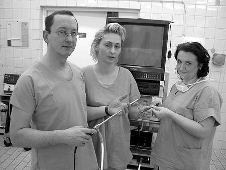 Operację przeprowadził zespół lekarzy: dr n. med. Leszek Mitas, dr n. med. Magdalena Polaszek
i instrumentariuszka Małgorzata Jaskulla.