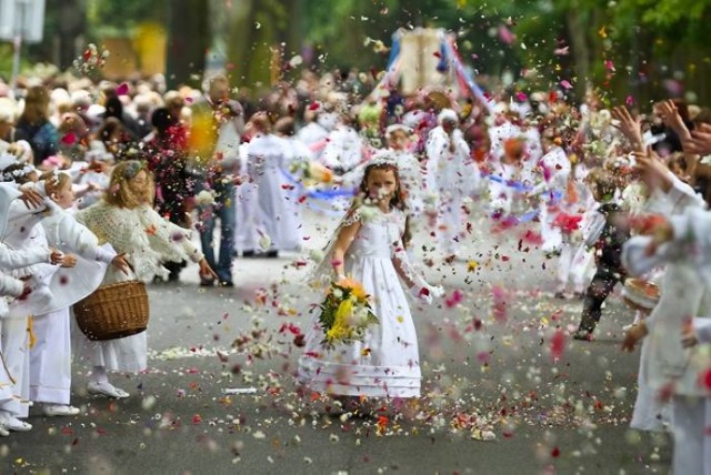 Tak wyglądała kołobrzeska procesja Bożego Ciała w 2012 roku, w obiektywie Michała Świderskiego