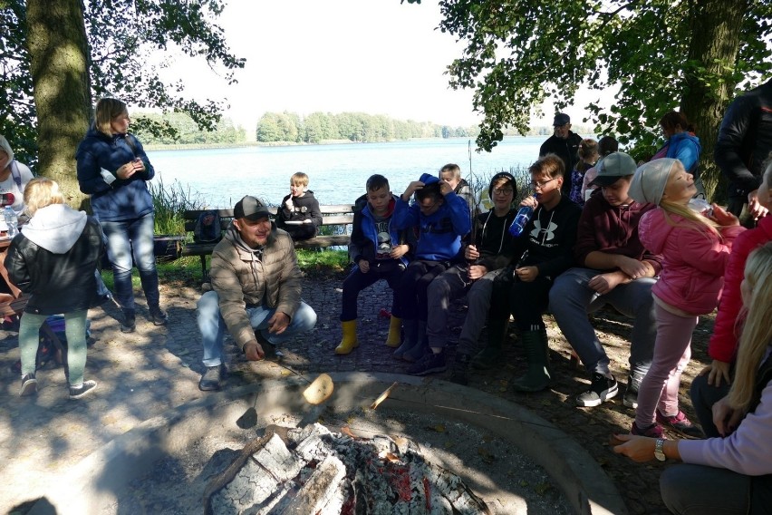 Akcja sprzątania wokół Jeziora Więcborskiego. Uczestnicy...