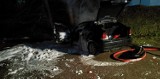 Pożar samochodu osobowego w Żukowie. Gasili strażacy z OSP Żukowo