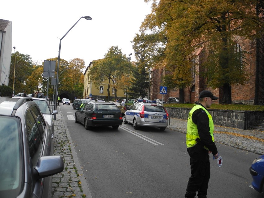 Ul. Chrobrego. Czołówka volkswagena i volvo [foto, video]