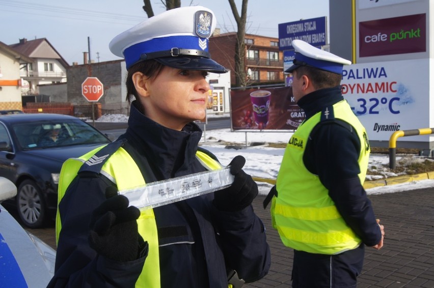 Dzień odblasku w Radomsku. Policjanci sprawdzali też pasy...