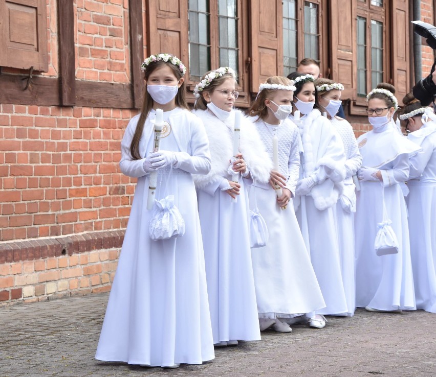 Malbork. Pierwsza Komunia Święta w parafii Matki Boskiej Nieustającej Pomocy [ZDJĘCIA]. Tym razem uroczystość odbyła się zgodnie z planem