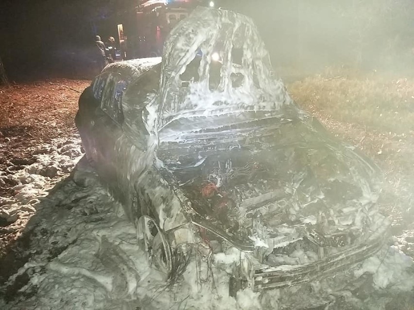 Ustalono właścicieli samochodu, który spłonął w pożarze w Dłutowie