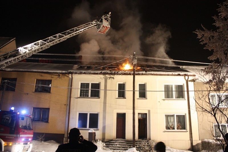 Pożar w Ogrodzieńcu: Spalił się dach budynku jednorodzinnego przy ulicy Piłsudskiego 10