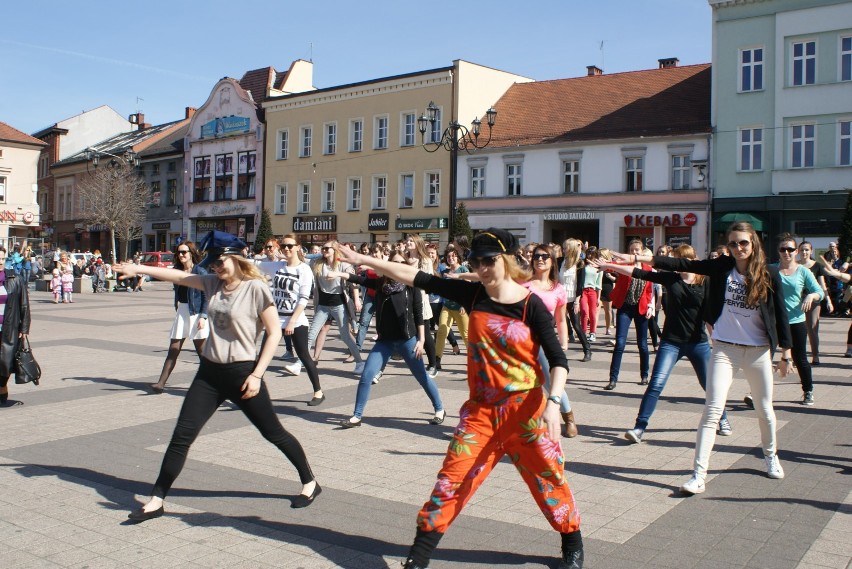 V LO w Rybniku tańczyło Happy na rynku