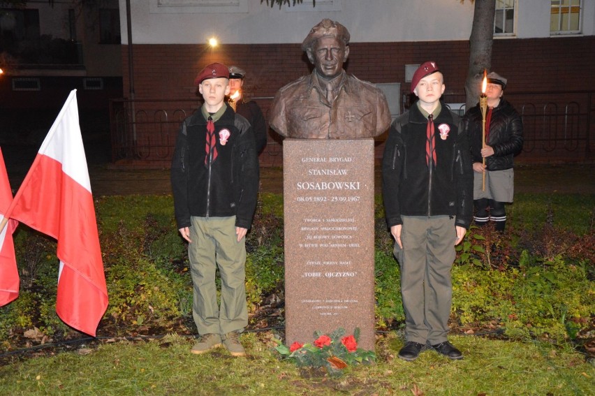 Harcerze zaprosili na Capstrzyk Niepodległości przy pomniku gen. Stanisława Sosabowskiego