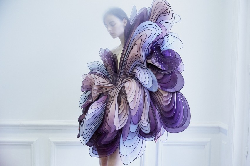 Wystawa „Alchemic Couture” Iris van Herpen to zdecydowanie...