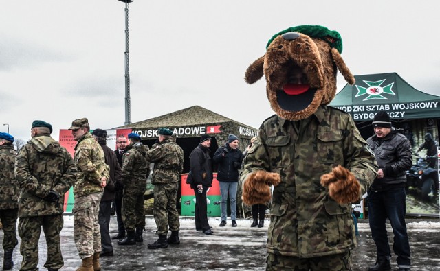 Na terenie Wojskowych Zakładów Lotniczych nr 2 w Bydgoszczy odbył się piknik „Bezpieczna Polska”. Okazją jest przyjazd III Pancernej Brygady Grupy Bojowej do Żagania.