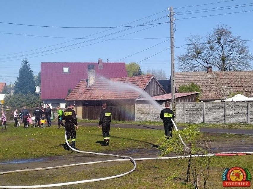 Zabierzcie ze sobą sikawki, pistolety na wodę, wiadra,...