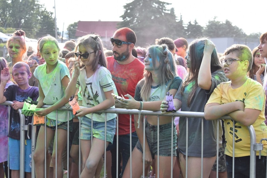 Gorlice. Festiwal Kolorów na stadionie OSiR. Jest głośno, muzycznie i wakacyjnie. Byliście? Odnajdźcie się na naszych zdjęciach!