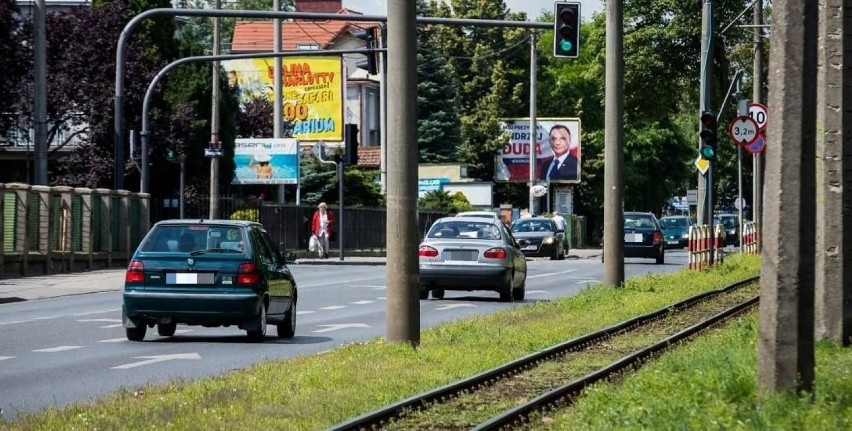 W międzyczasie rozpoczęły się prace przy budowie nowej drogi...