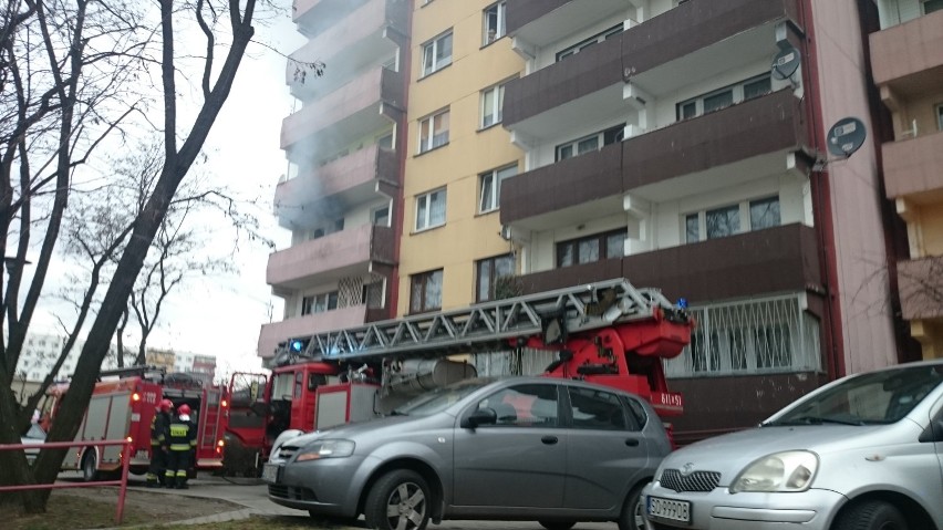 Sosnowiec: Pożar w bloku przy ulicy Narutowicza 