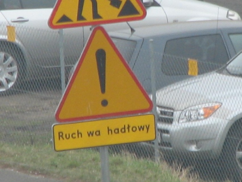 Zamaskowany błąd ortograficzny na znaku drogowym w Fordonie