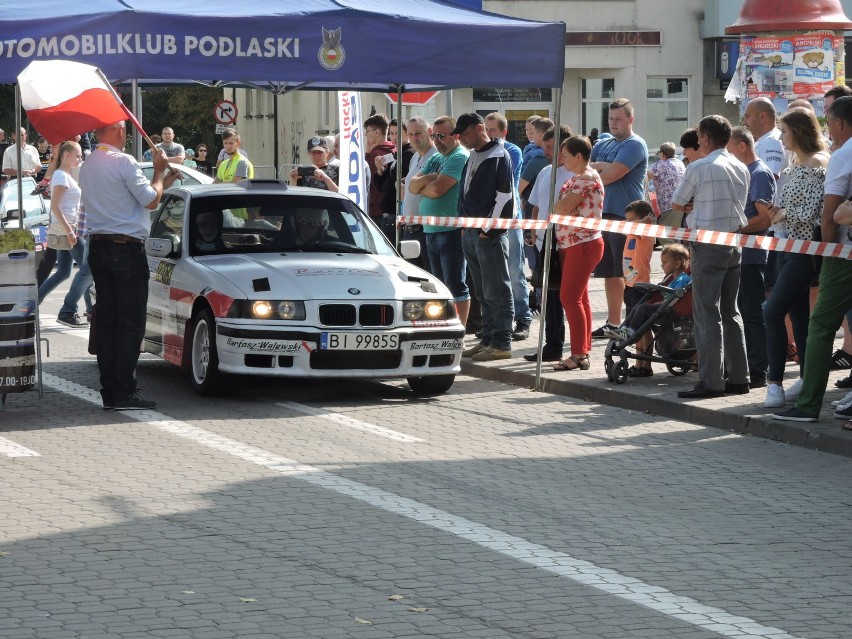 Szalona jazda wokół ratusza w Bielsku, czyli legalne wyścigi po mieście [zdjęcia]