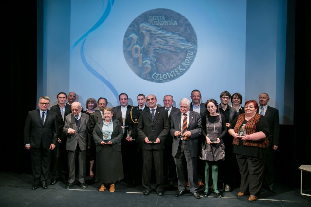 Od lewej:  prof. Jerzy Sadowski (członek kapituły), Michał Apollo, red. Tomasz Lachowicz (kapituła), prof. Adam Bielański, red. Teresa Brandys (kapituła), Jerzy i Małgorzata Dobrzańscy, ks. Franciszek Gruszka, Łukasz Wąs, Andrzej Lis, Ryszard Florek, prof. Jerzy Vetulani, Piotr Górnikiewicz, Anna Szybist, Jakub Ociepa, prezes Prasy Krakowskiej Małgorzata Cetera-Bulka (kapituła), Anna Czyż, prof. Józef Lipiec (szef kapituły)