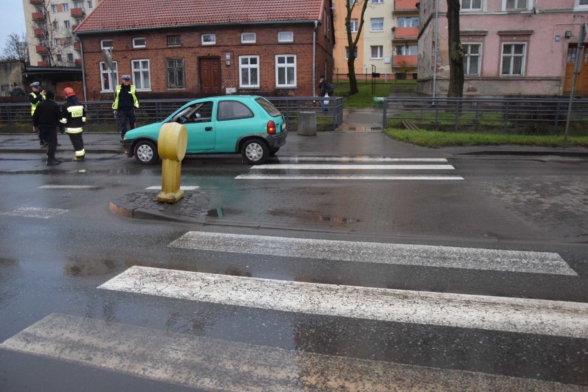 Malbork. Potrącenie pieszej na ul. Mickiewicza. Zdaniem policji, winę ponosi kierowca