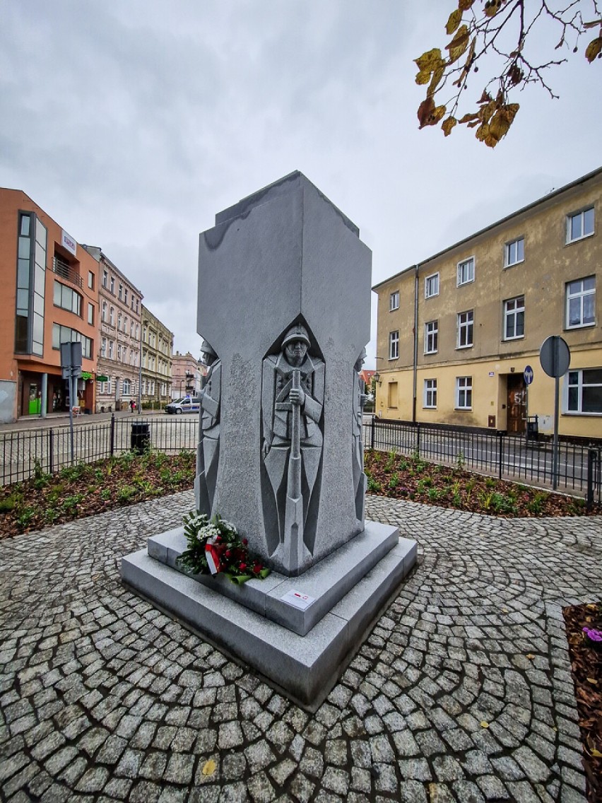 Pomnik pamięci generała Hallera w Lesznie został odsłonięty...
