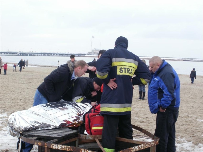 Sopot. 14-letnia dziewczyna wpadła do wody - policja podejrzewa próbę samobójczą