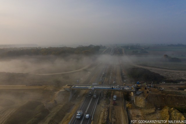 Przejdź do galerii i zobacz, jak budowa drogi S19 wygląda z lotu ptaka. Prawda, że robi wrażenie? Sprawdź!