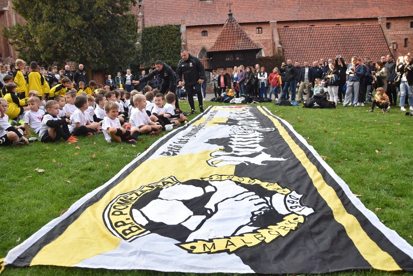 Malbork. Sesja zdjęciowa Pomezanii w zamkowych murach. Klub dziękuje dyrekcji muzeum 