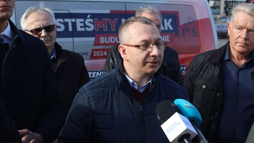 Piotr Müller z wizytą w Lęborku. Wsparł kandydatów PiS do rady miasta i powiatu [WIDEO]