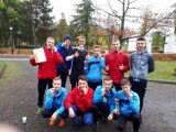Chłopcy z SP w Mniszkowie na podium mistrzostw województwa łódzkiego w sztafetowych biegach przełajowych (foto)