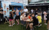 Grudziądz Tak wygląda festiwal food trucków nad Wisłą w Grudziądzu. Chętnych nie brakuje. Zobacz zdjęcia