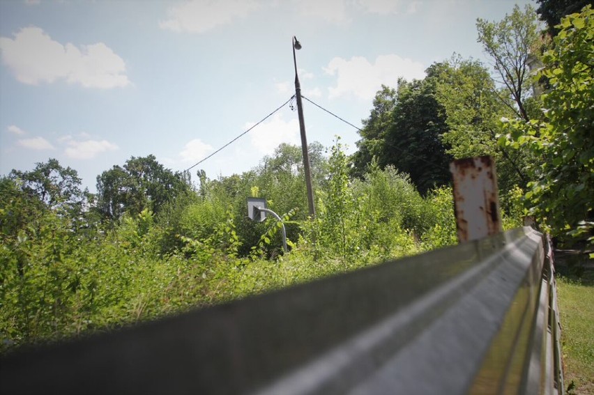 Dzika reprywatyzacja w Warszawie. Unieważniono decyzję, boiska wraca do szkoły