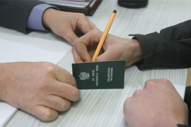 Osoba, która została wezwana do kwalifikacji wojskowej na końcu spotyka się z  przedstawicielem Wojskowego Komendanta Uzupełnień. Wtedy zakładana jest ewidencja wojskowa i wydawany jest wojskowy dokument osobisty.