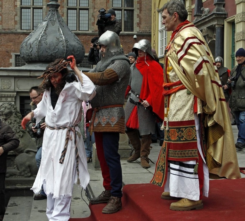 Misterium Męki Pańskiej 2013: Chrystus przeszedł z krzyżem ulicami Gdańska [ZDJĘCIA / FILM]