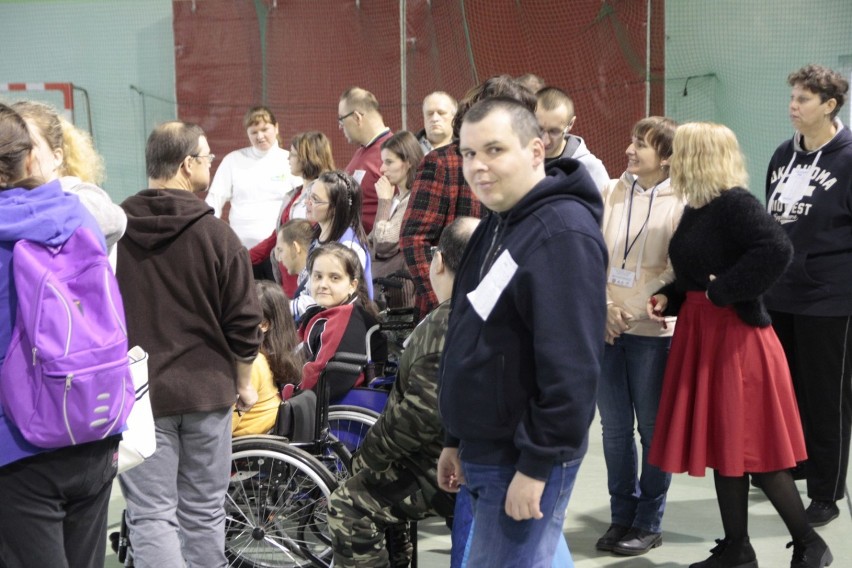 Impreza sportowo-integracyjna dla osób niepełnosprawnych Fundacji CIS oraz Starostwa Powiatowego-  Bawmy się razem