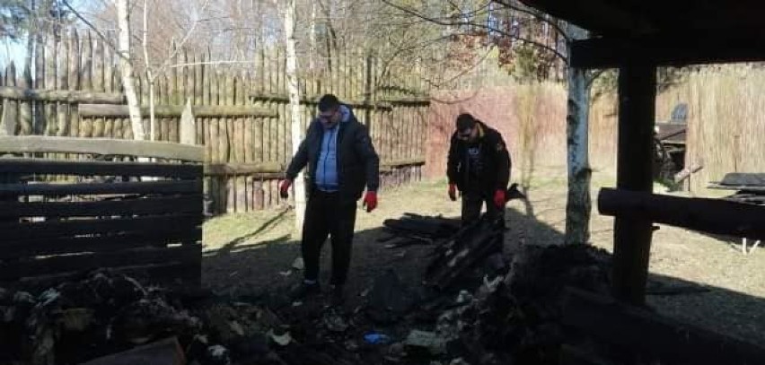 Dzisiaj (21.03.) płonął Gród Foluszek w Zbicznie. Na...