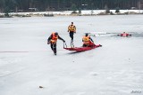 Nakło-Chechło: Ćwiczenia strażaków i policjantów nad zalewem [ZDJĘCIA]