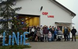 Lwówek. Strażacy z OSP Linie ubrali choinkę wraz z mieszkańcami wsi