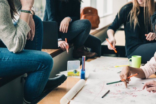 Uczelnie publiczne w Poznaniu co roku cieszą się powodzeniem wśród kandydatów na studia. Tegoroczna rekrutacja wciąż trwa, a zakończyły się jej pierwsze etapy w poszczególnych placówkach. 

Sprawdź, które kierunki były najbardziej oblegane na poznańskich uczelniach podczas rekrutacji 2021/2022 --->>>

Opalenica: Rzecznik prasowy Polskiego Związku Piłki Nożnej o sytuacji w kadrze
