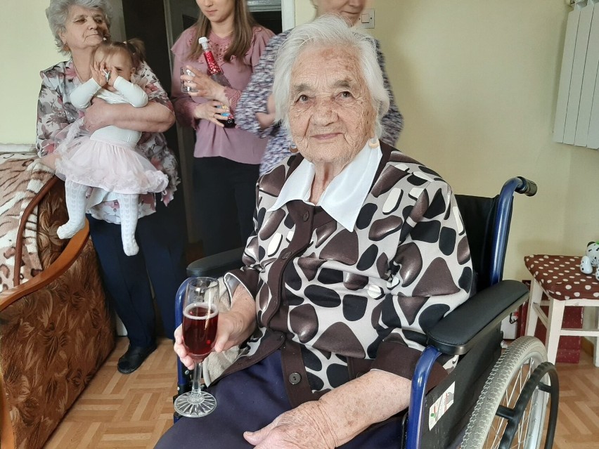 Pani Jadwiga, mieszkanka Rzędkowic, obchodziła swoje 101. urodziny.