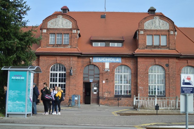 Do 1993 roku z Tucholi można było dojechać pociągiem do Koronowa a stamtąd - do Bydgoszczy. Pomysł odnowienia tego połączenia jest jednak kosztowny