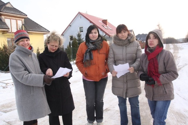 Mieszkańcy ulicy Śnieżnej, Gradowej i Tęczowej na gdyńskim Wiczlinie protestowali przeciwko wyłączeniu ich ulic z programu kanalizacji